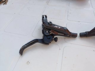 Pareja de manetas Freno Shimano XT M8000