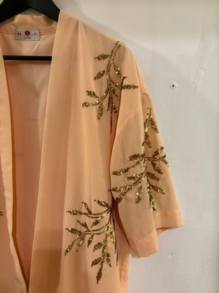 Kimono melocotón con lentejuelas Talla S