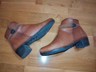 Botines de piel marrón