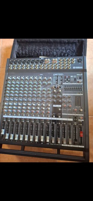 Yamaha EMX5000 Mezclador Amplificado
