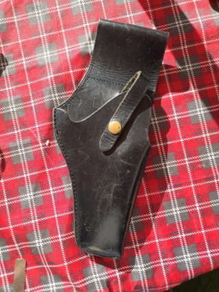 Funda de cuero para revólver y cananas.10 cada uno