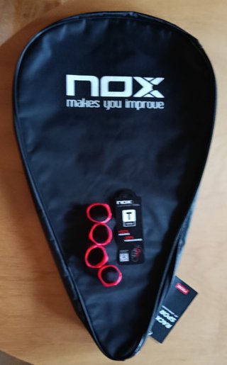 Pala de padel Nox AT10 12k 2024