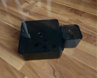 2 cajas organizadoras transparentes.