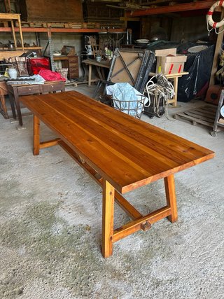 Mesa rústica de campo de madera