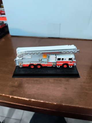 Modellino Camion Vigili del Fuoco 1:87