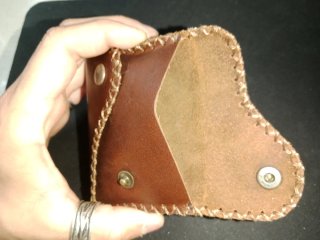 Cartera de cuero hecha a mano