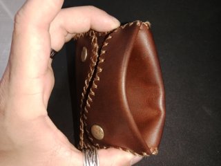 Cartera de cuero hecha a mano