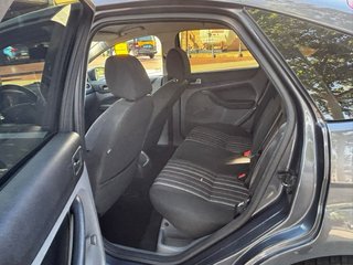 Ford Focus 2008 gasolina pegatina C
