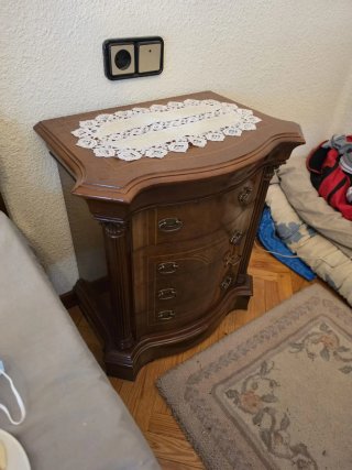 Mesita de noche de madera