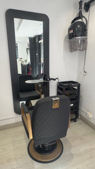 Muebles Peluquería Negro y Dorado