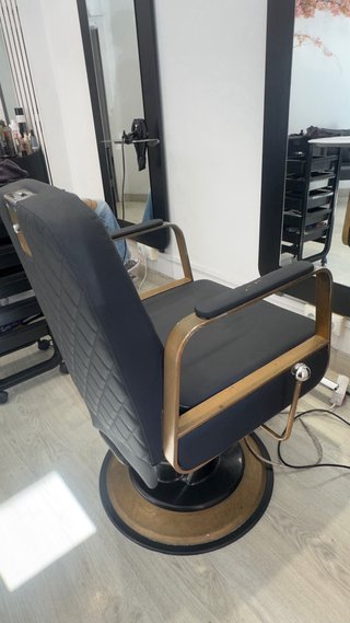 Muebles Peluquería Negro y Dorado