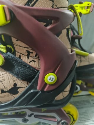 Patines en línea, protecciones y bolsa transporte.