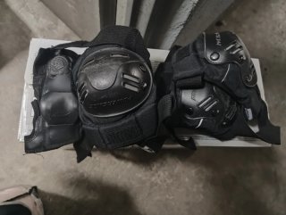 Patines en línea, protecciones y bolsa transporte.