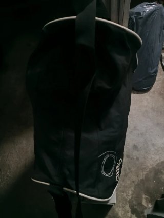 Patines en línea, protecciones y bolsa transporte.