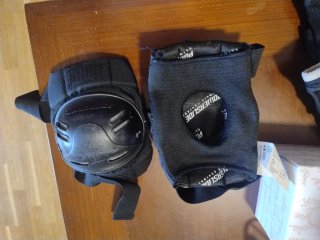 Patines en línea, protecciones y bolsa transporte.