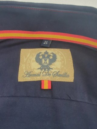 Camisa AB azul con detalles rojos