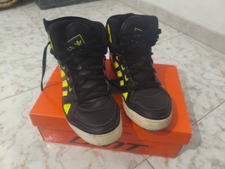 Zapatillas Adidas Altas Negras y Amarillas