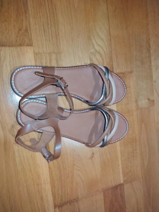 Sandalias Tiras Marrón y Plata