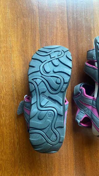 Sandalias Quechua grises y rosas