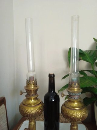 Antigua pareja de quinqués o lamparas de aceite