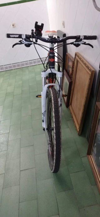 Bicicleta Connor 8500AFX Negra y Naranja