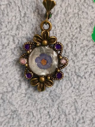 Conjunto artesanal collar y pendientes flor