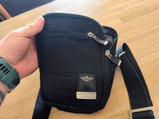 Bandolera Dockers Negra Hombre