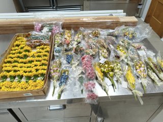 Ramos de flores decorativas (rosa y amarillo)