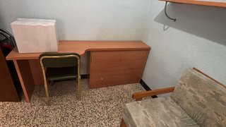 Scrivania in legno marrone