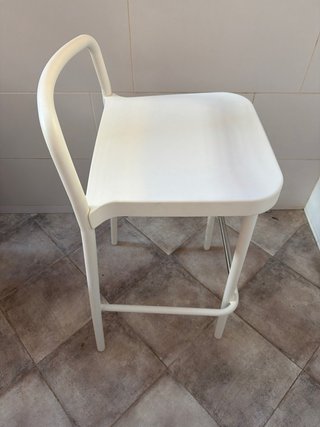 Sgabello EMU Metal disegnato da SAMUEL WILkINSON