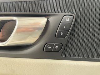 XC60 2.0 T6 AWD Recharge Plus Dark Auto