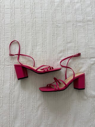 Sandalias de tacón con tiras finas color block