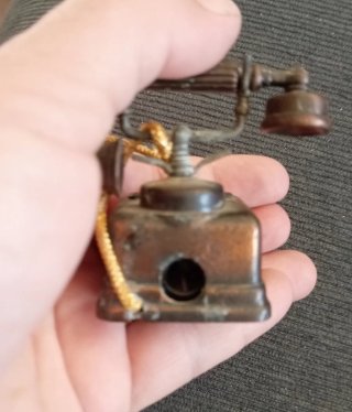 Sacapuntas teléfono metal vintage Playme años 70
