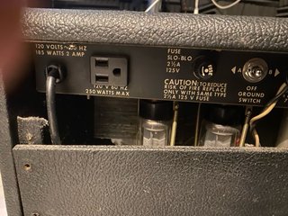 Amplificador Fender 75 (1980)