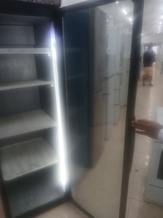 Nevera de restaurante con puerta de cristal