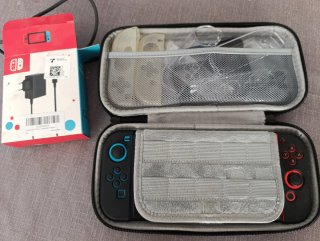 Nintendo Switch Negra y Roja con Accesorios