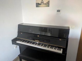 Piano de pared Suzuki AU-100