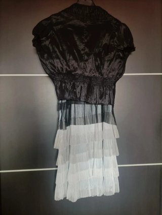 Vestido corto volantes y torera manga corta