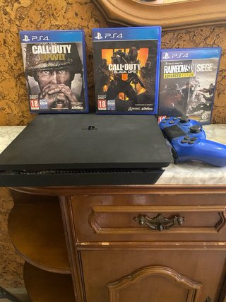 PS4 con 3 juegos y mando azul