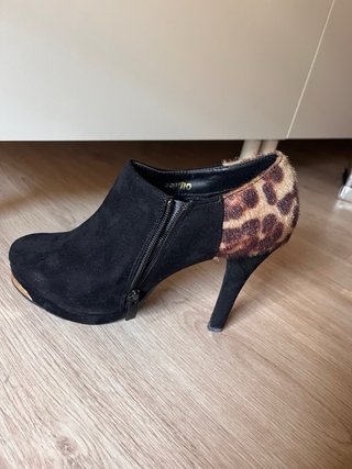 Botín tacón animal print y negro T39
