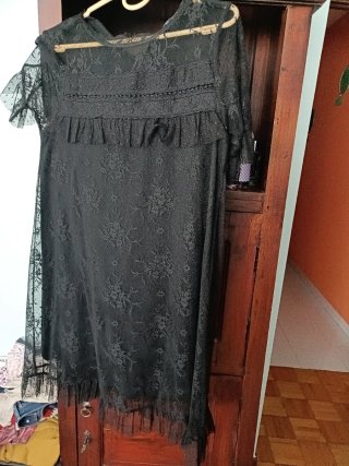Vestido negro encaje manga corta