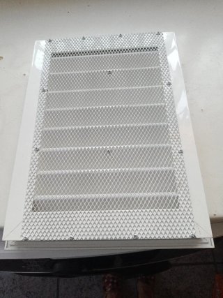 Rejillas blancas para ventana