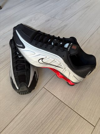 Scarpe Nike Shox R4 Nero Argento
