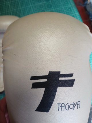 Guantes de boxeo, manoplas de entrenamiento, pala.