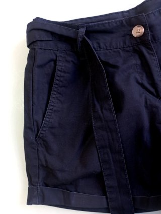 Shorts marino con cinturón 36