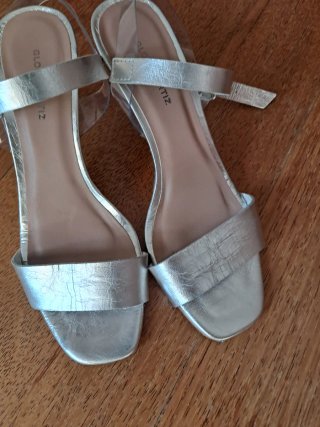 Sandalias Gloria Ortiz plateadas talla 37