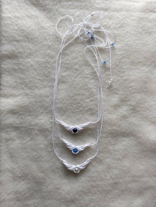 Gargantillas de macramé con abalorios