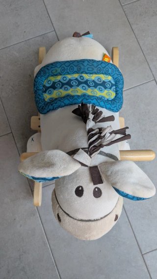 Caballito balancín de peluche