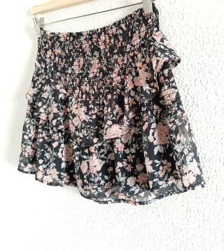 Falda Zara floral negra volantes romántica