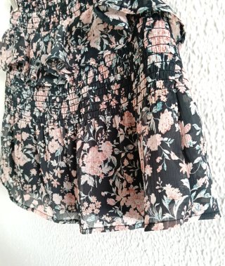 Falda Zara floral negra volantes romántica